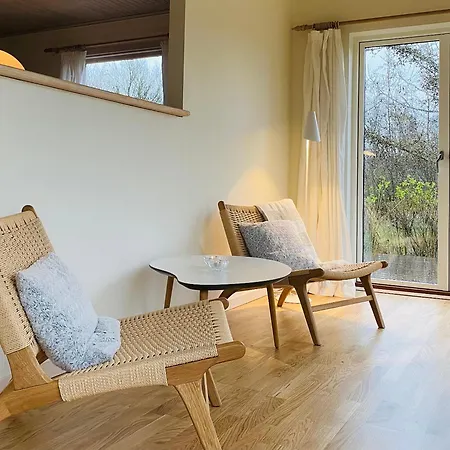 Feriehus Cozy By The Sea